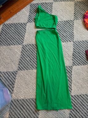 Lulu's Vibrant Green One-Shoulder Maxi Dress with cutout